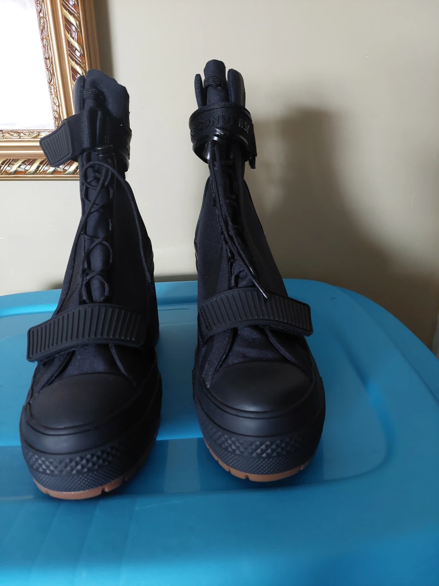 Chuck Taylor Converse Boots