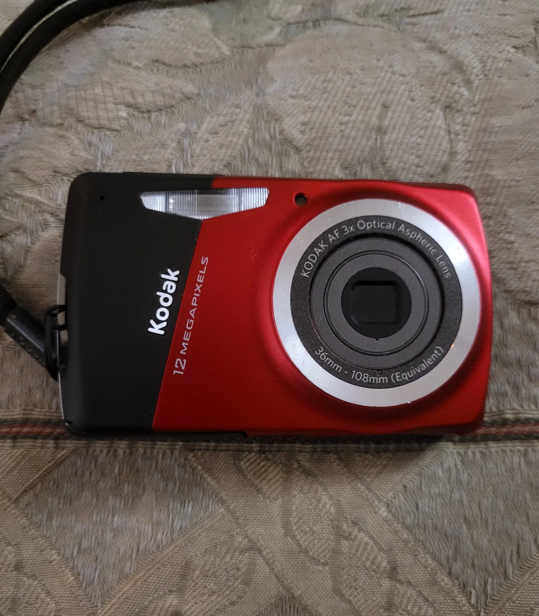 Red Kodak 12mp Easy Share Digital Camera *working* image indicator(4)