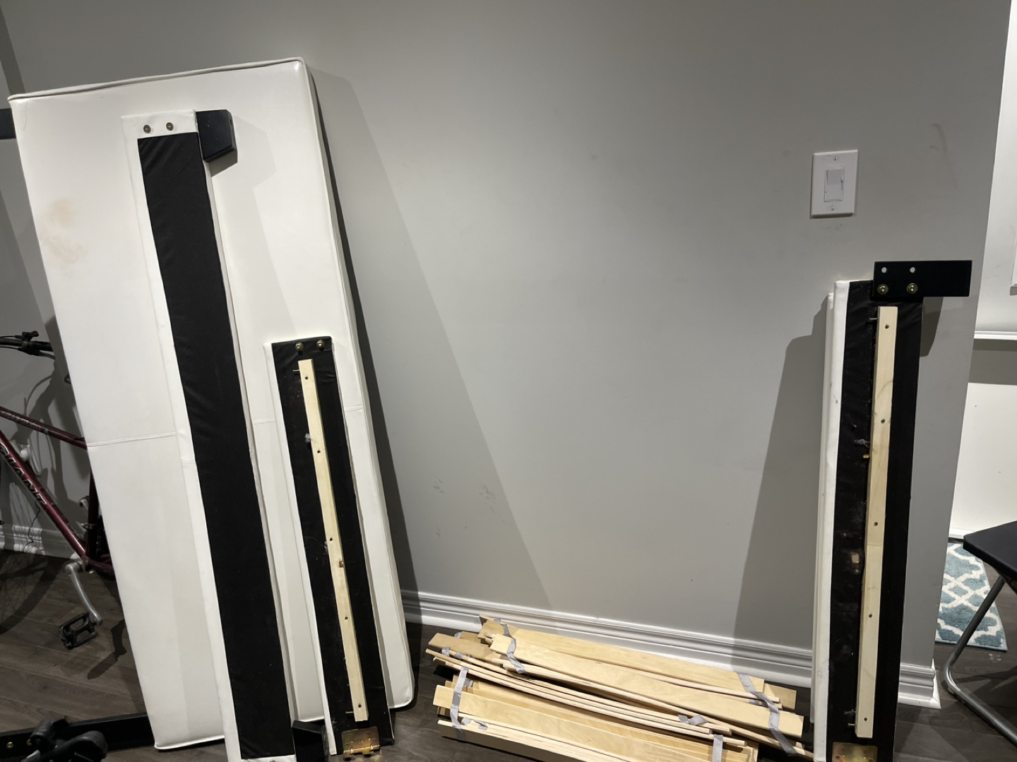 Mattress and headboard - photo 3