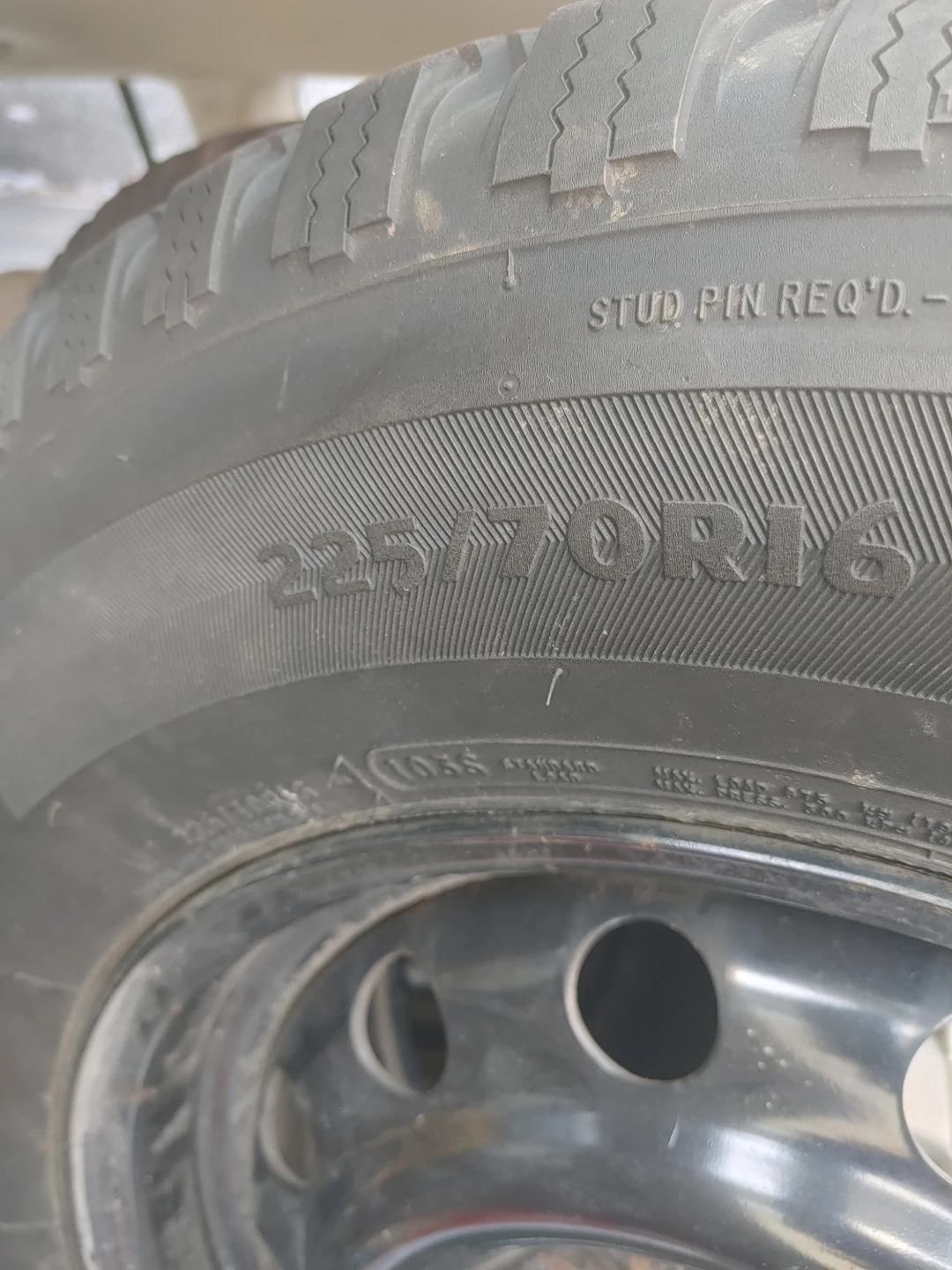 Good winter tires on rim for sale image indicator(4)
