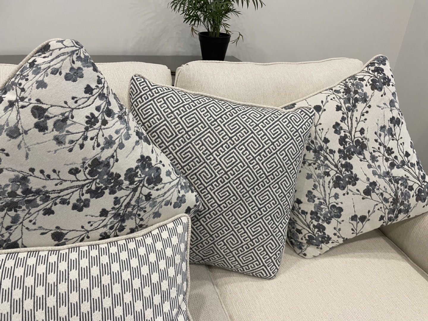 Ashley throw pillows / cushions 🏀 image indicator(4)