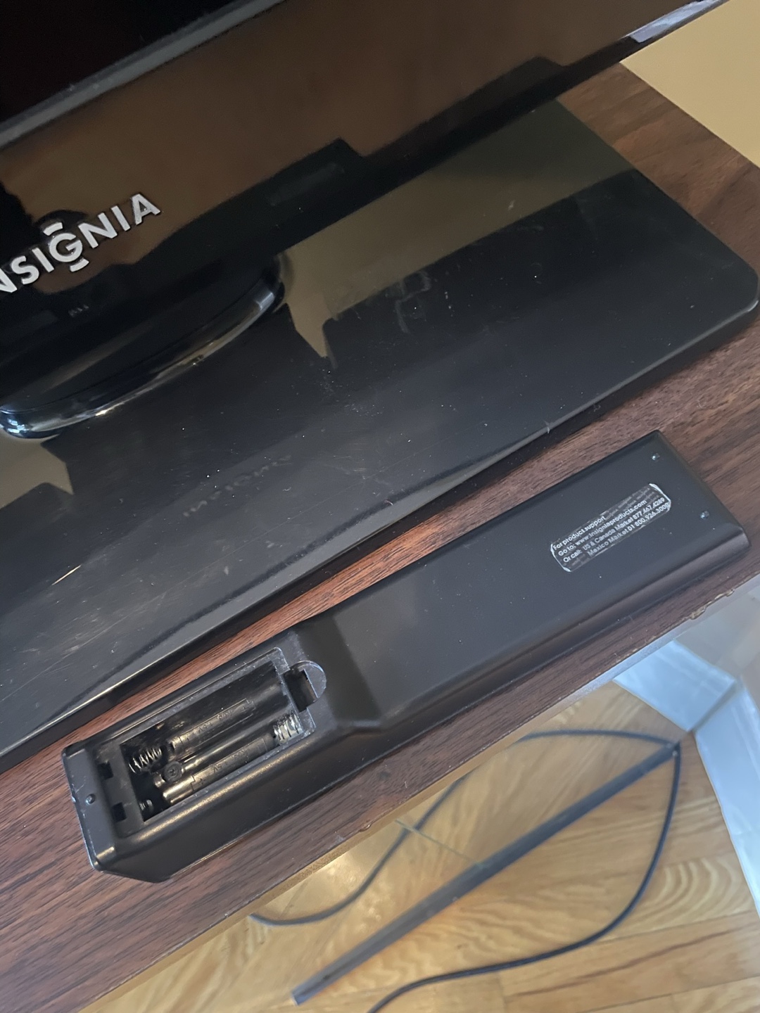 32” Insignia TV - photo 4