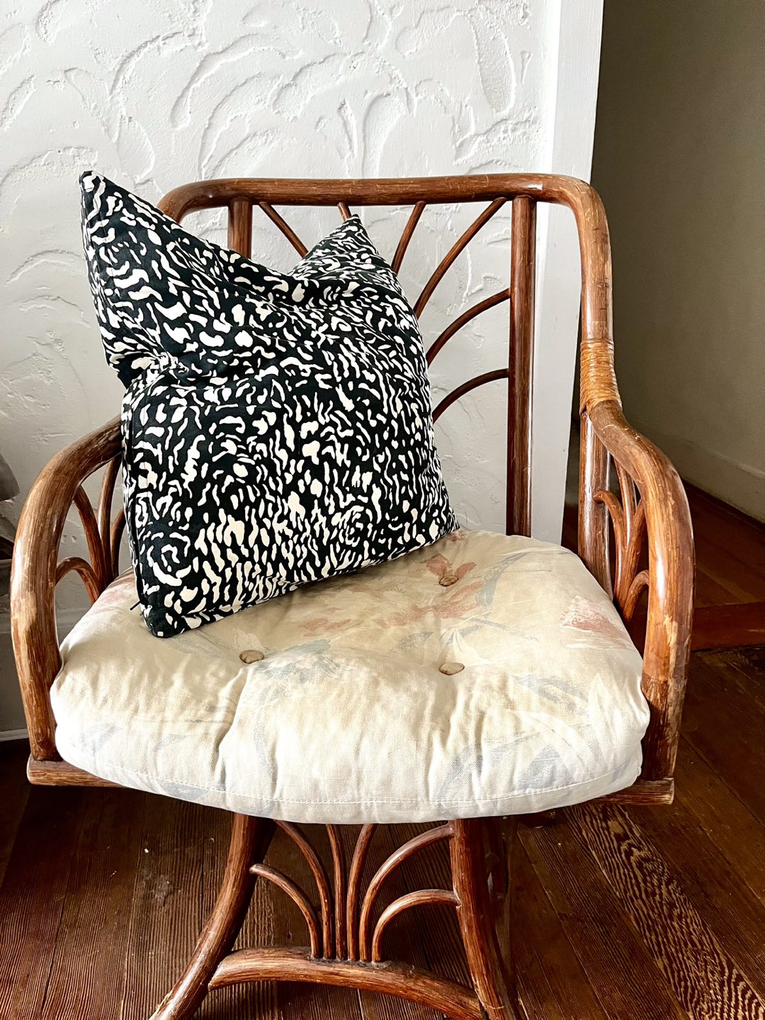 Beautiful woven armchair thumbnail