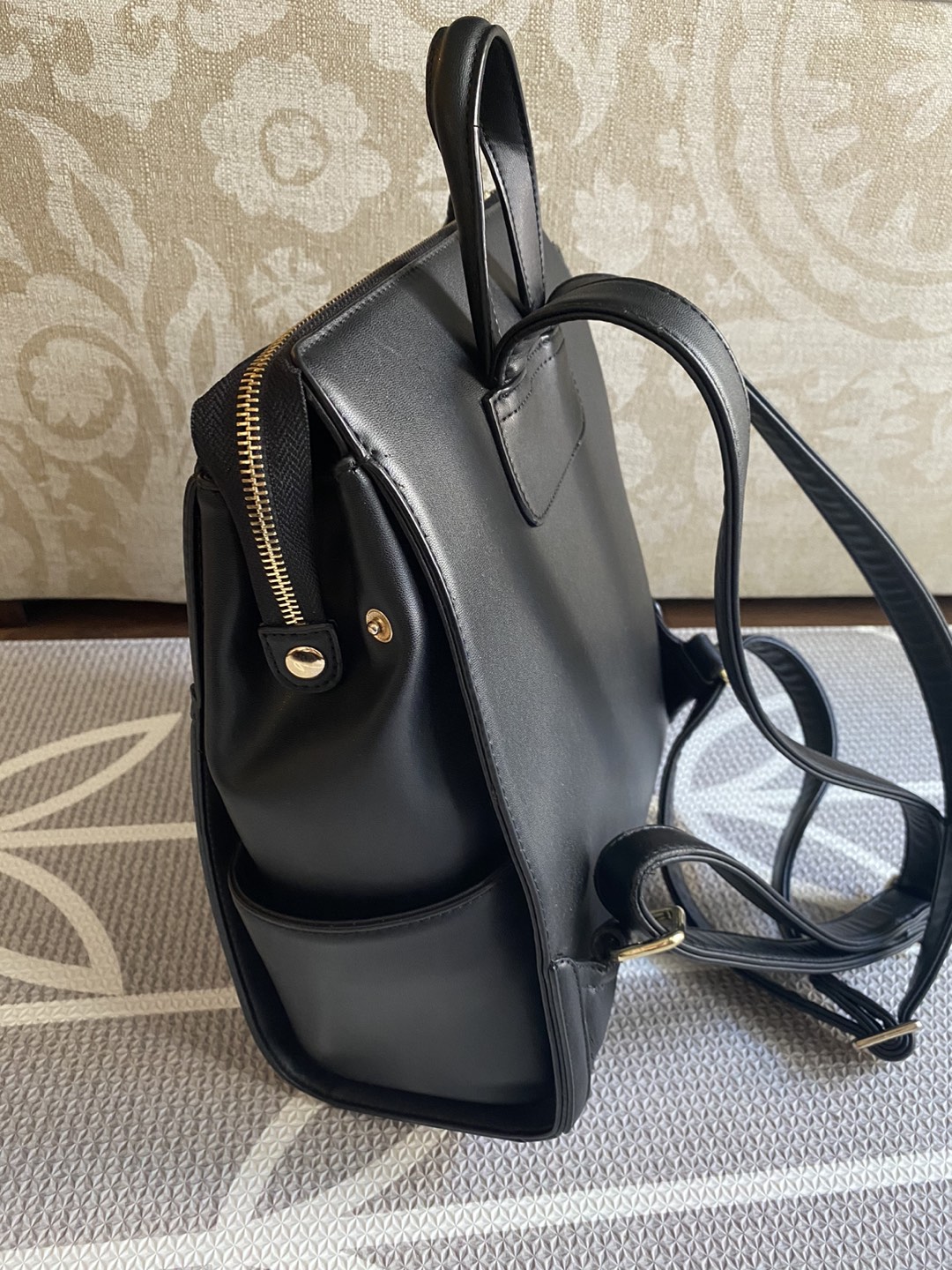 Black leather backpack - photo 4