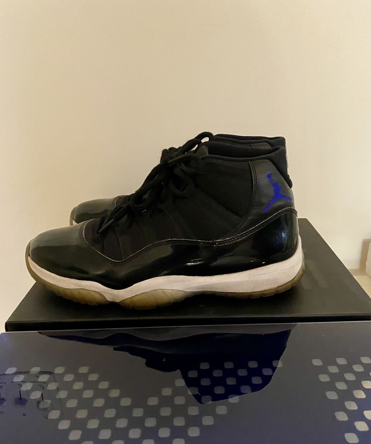 Authentic 2016 Jordan Retro Space Jam 11 - Size 10.5 Men’s image indicator(6)