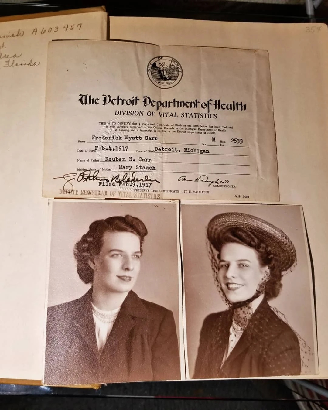 WW2 US Auxiliary Women Officer photos and officers guide book - photo 3