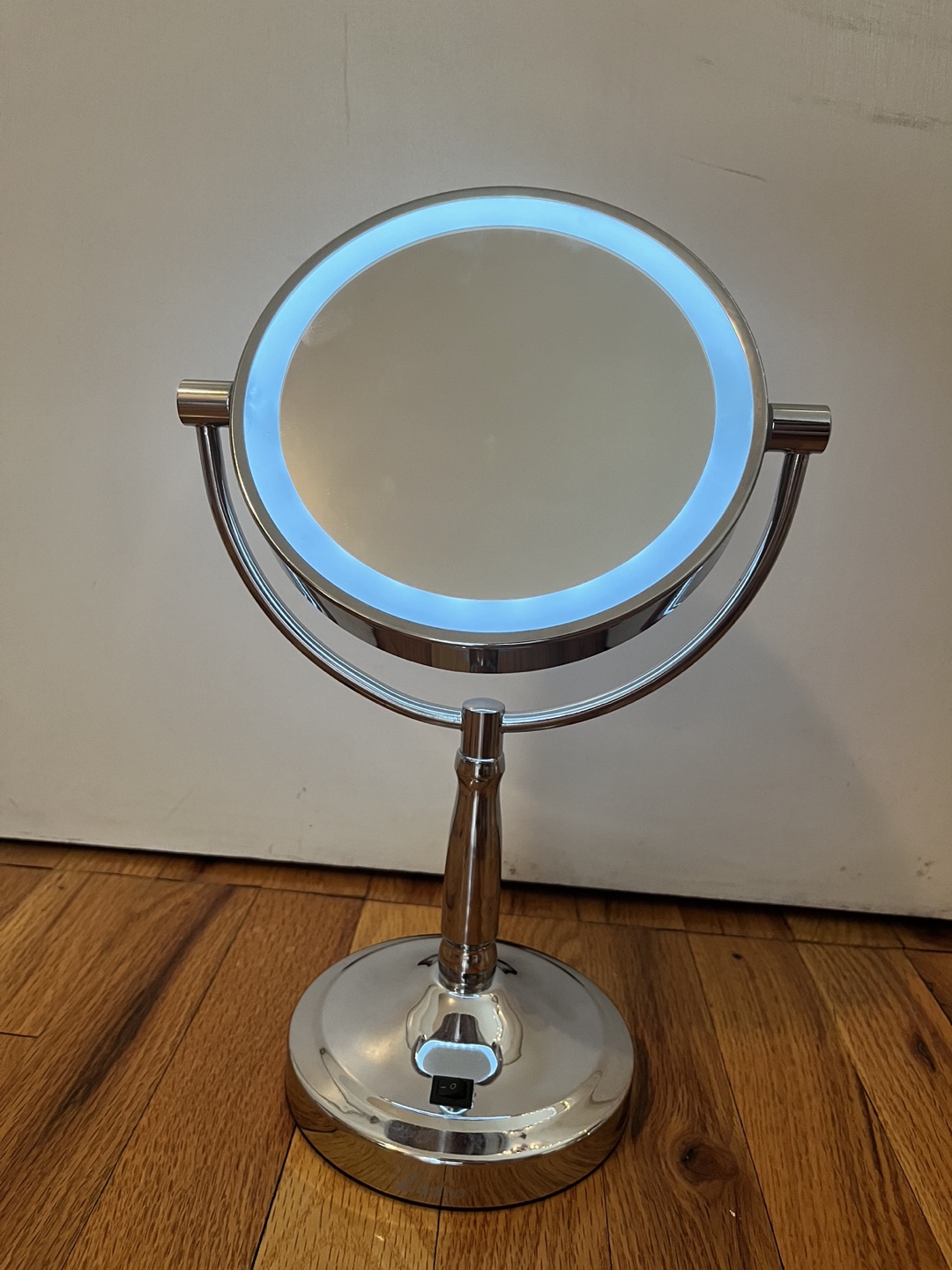Wireless LED Table Mirror