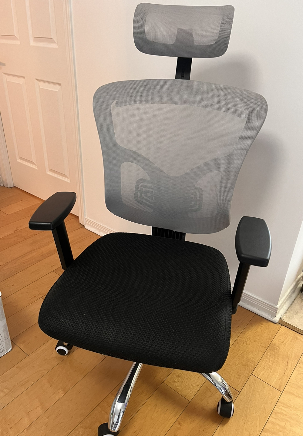 Wheel office chair- height and back adjustable