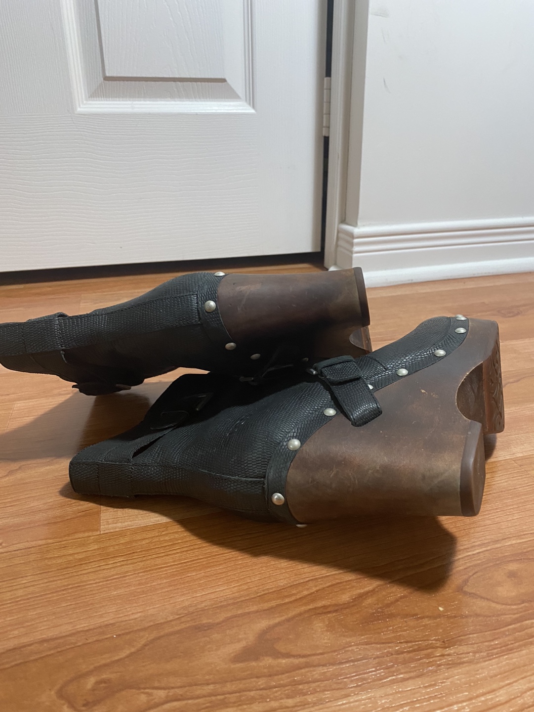 UGG Taryn Wedge Black Boots Size 8 image indicator(6)