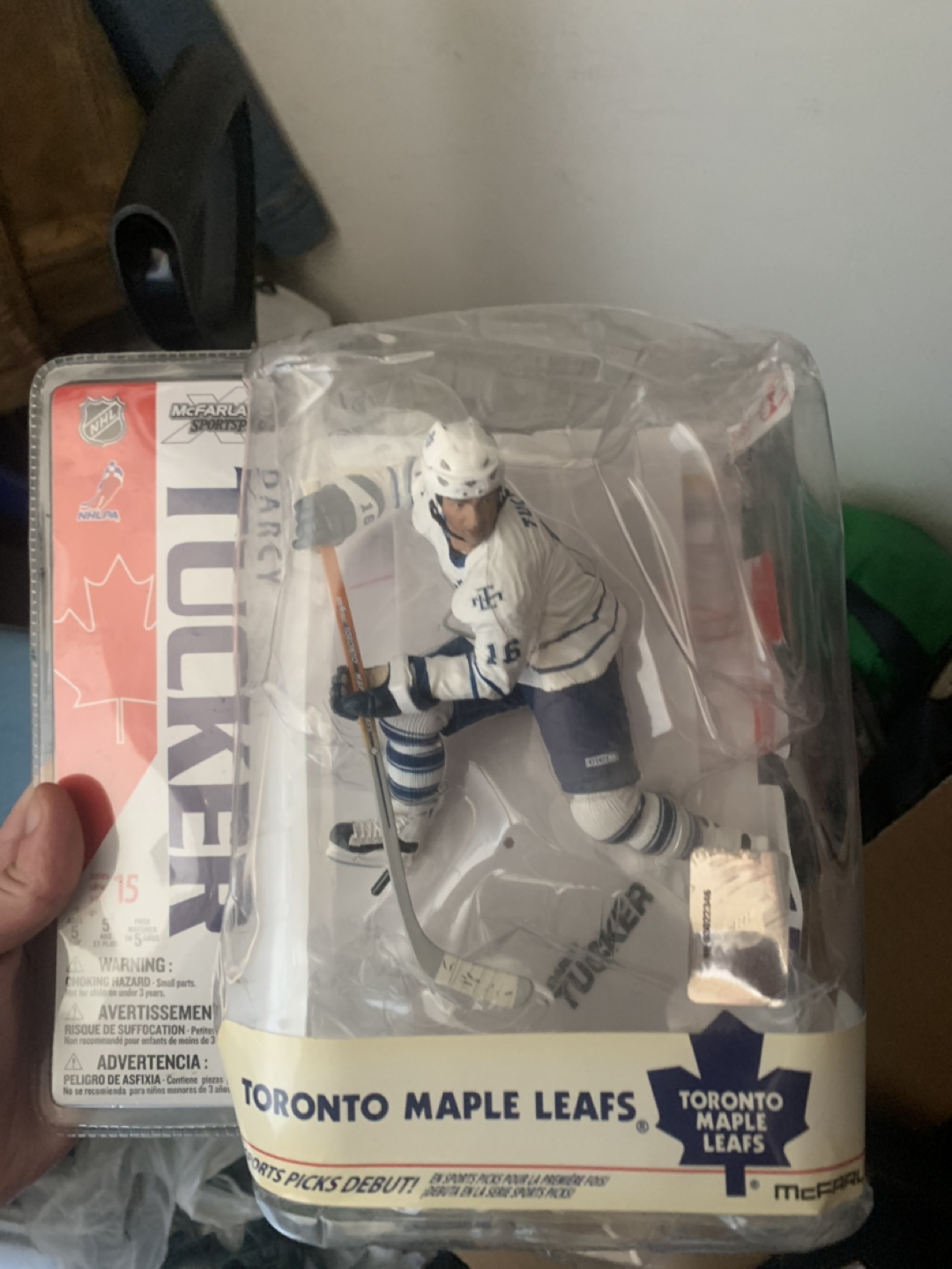darcy tucker leafs white jersey series’s 15 figurine - photo 2