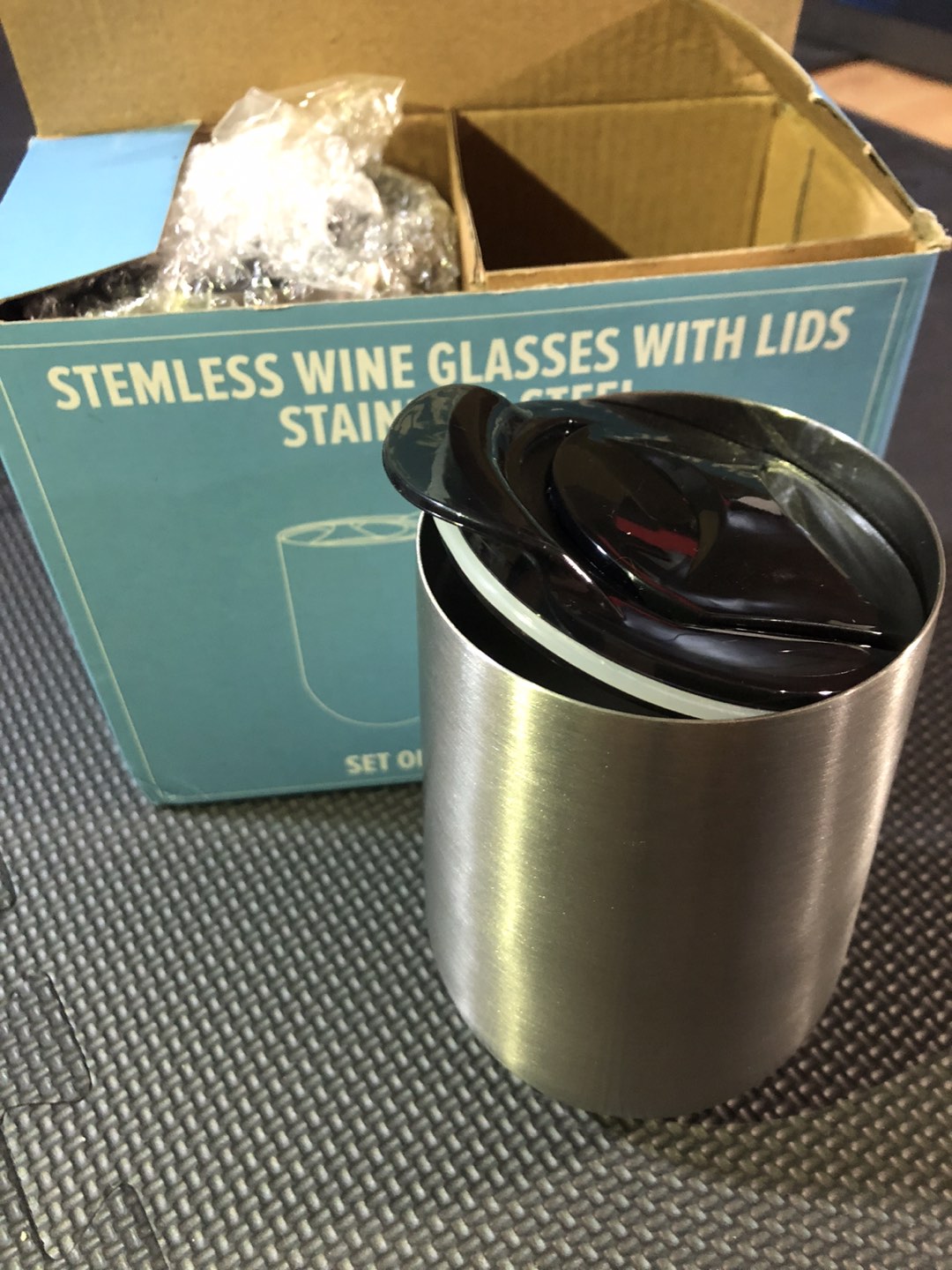 Insulated wine glasses with lid. Set of 2. Brand new - photo 2