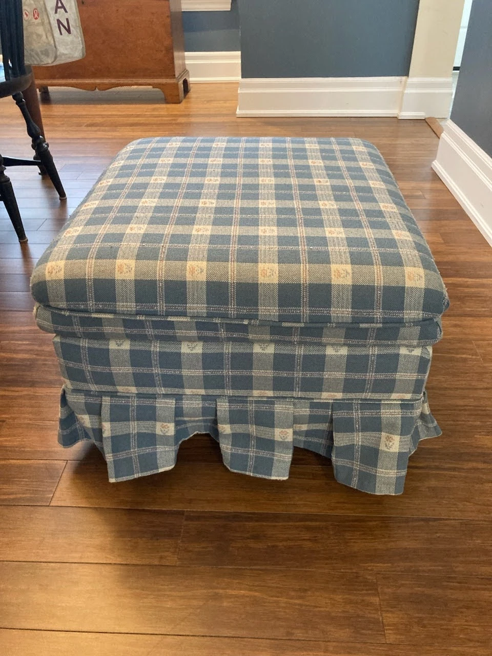 Living Room Chair - photo 2