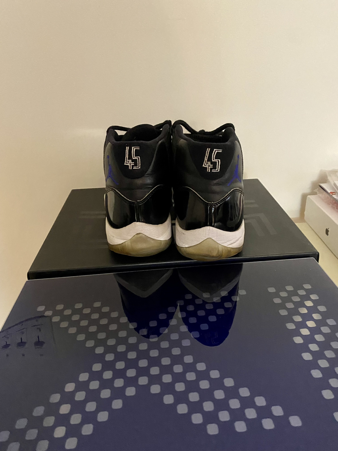 Authentic 2016 Jordan Retro Space Jam 11 - Size 10.5 Men’s image indicator(4)