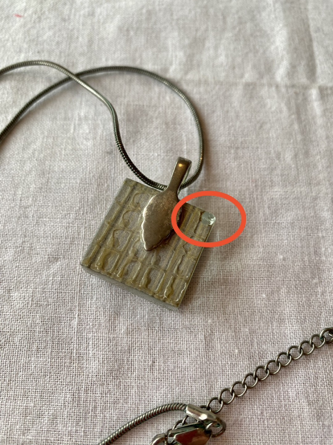 Vintage Rose resin pendant necklace image indicator(3)