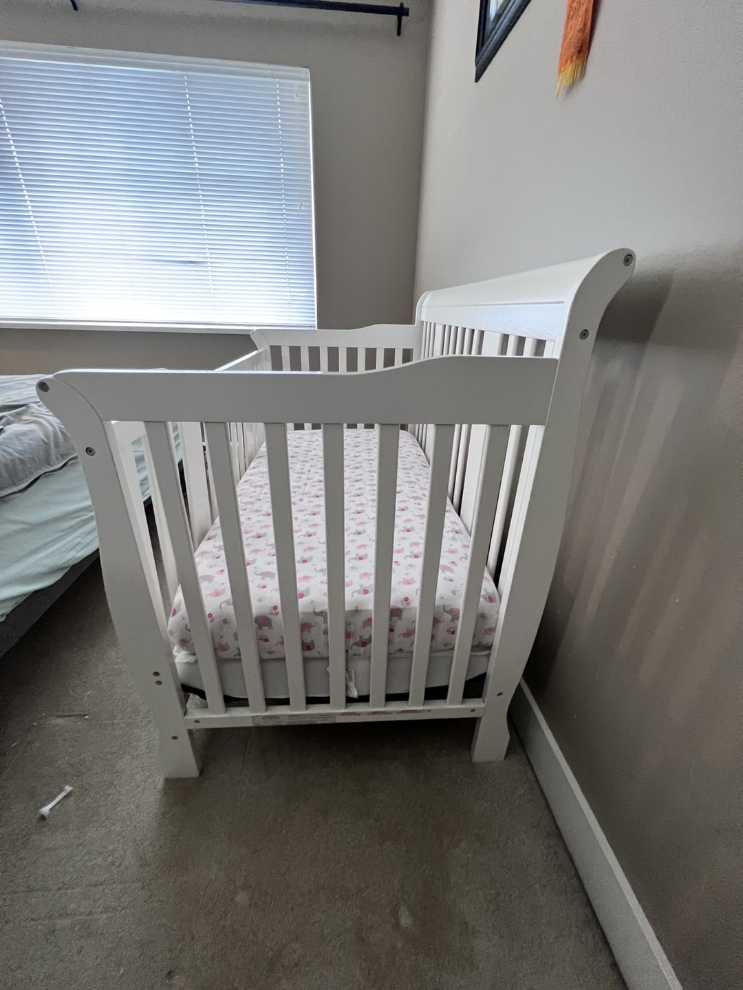 Baby crib w/ 2 mattress image indicator(2)