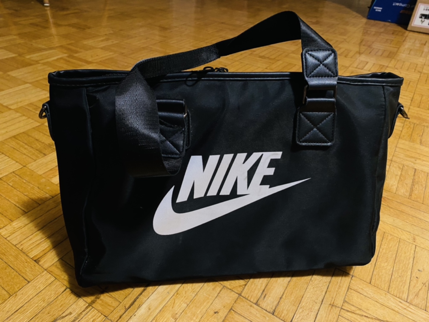 Luggage for sale image indicator(2)