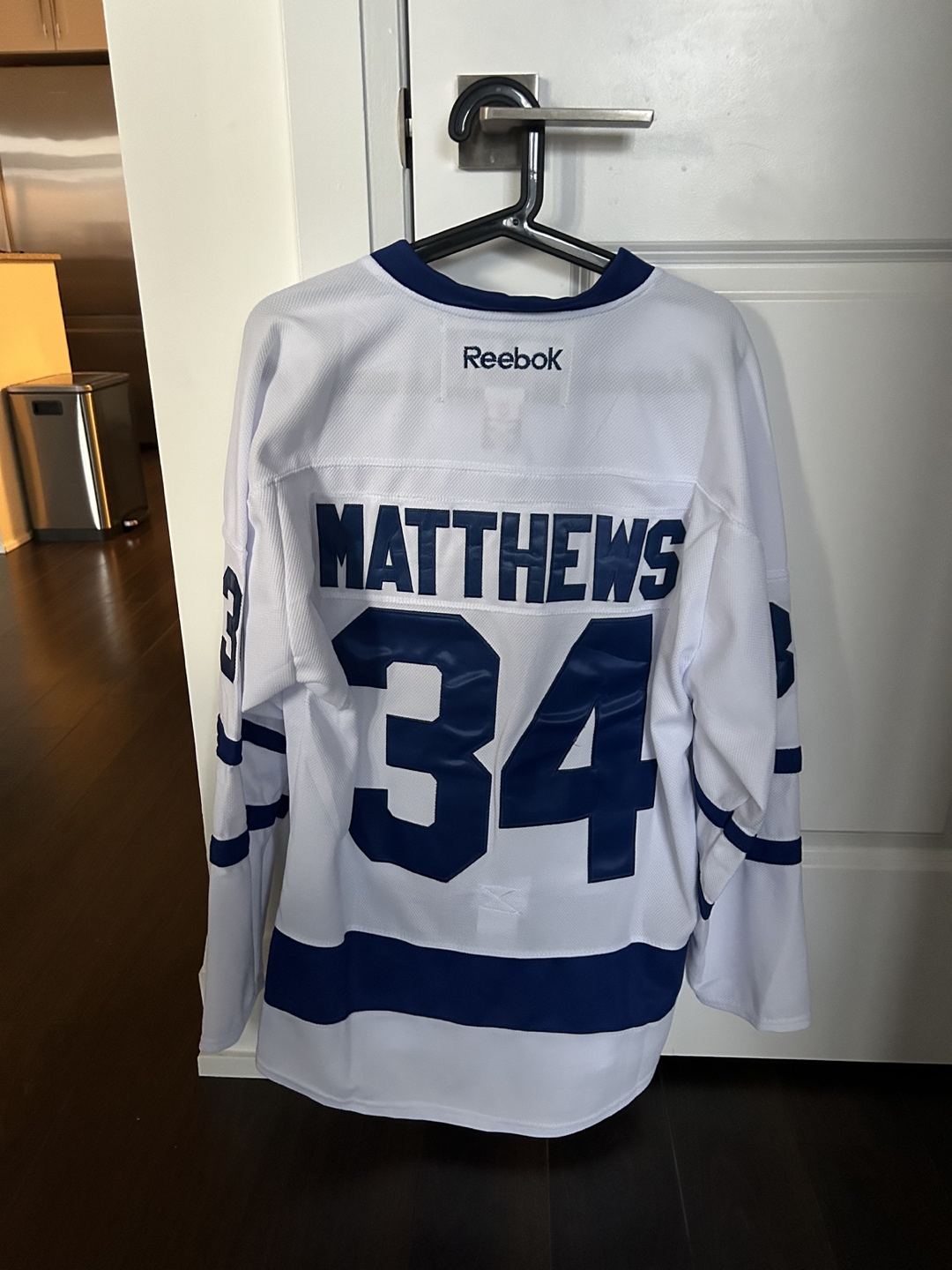 NEW - Austin Matthews Leaf Jersey thumbnail