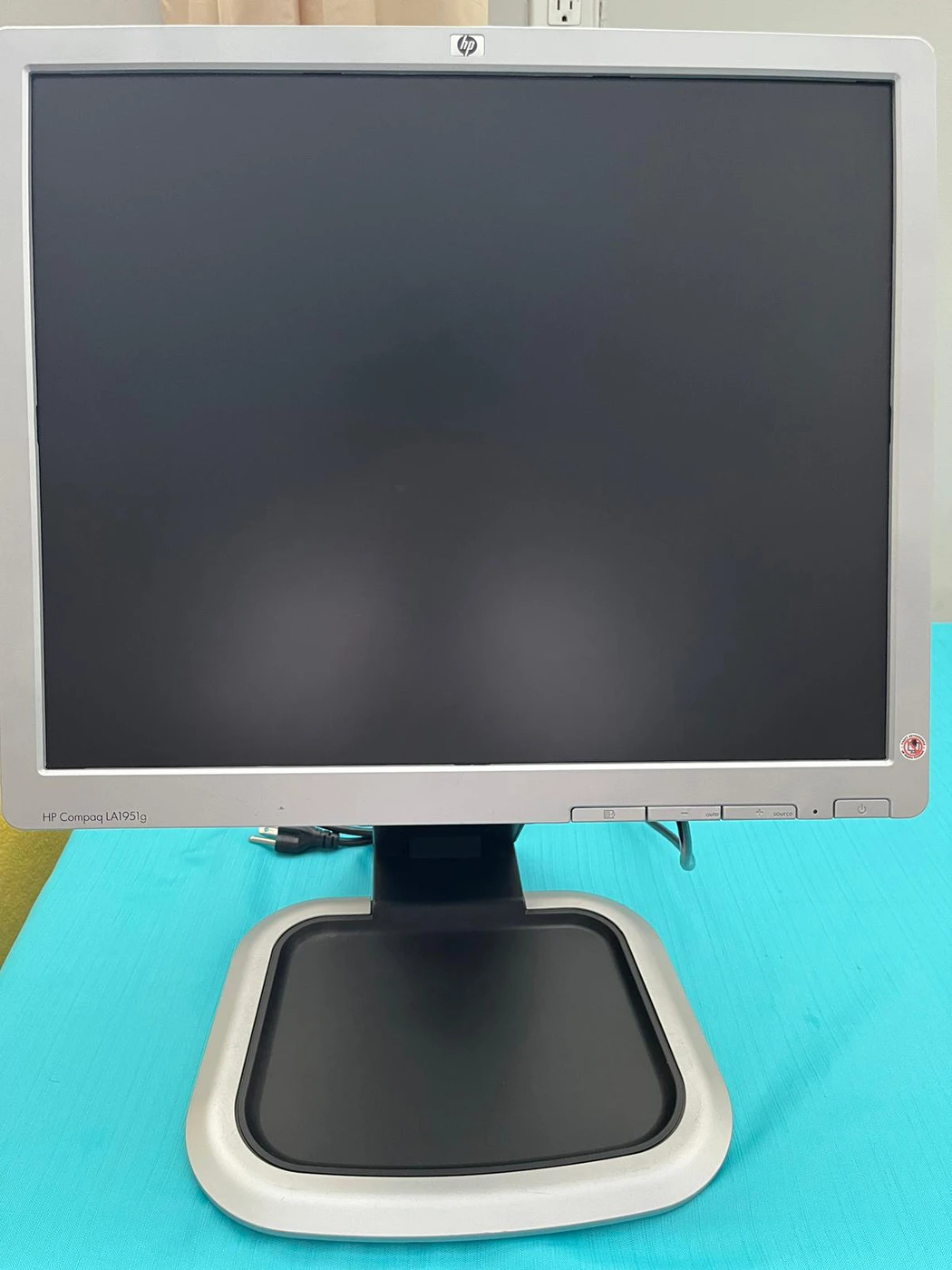 19 inch HP Monitor (Excellent Condition) Up For Sale - photo 2
