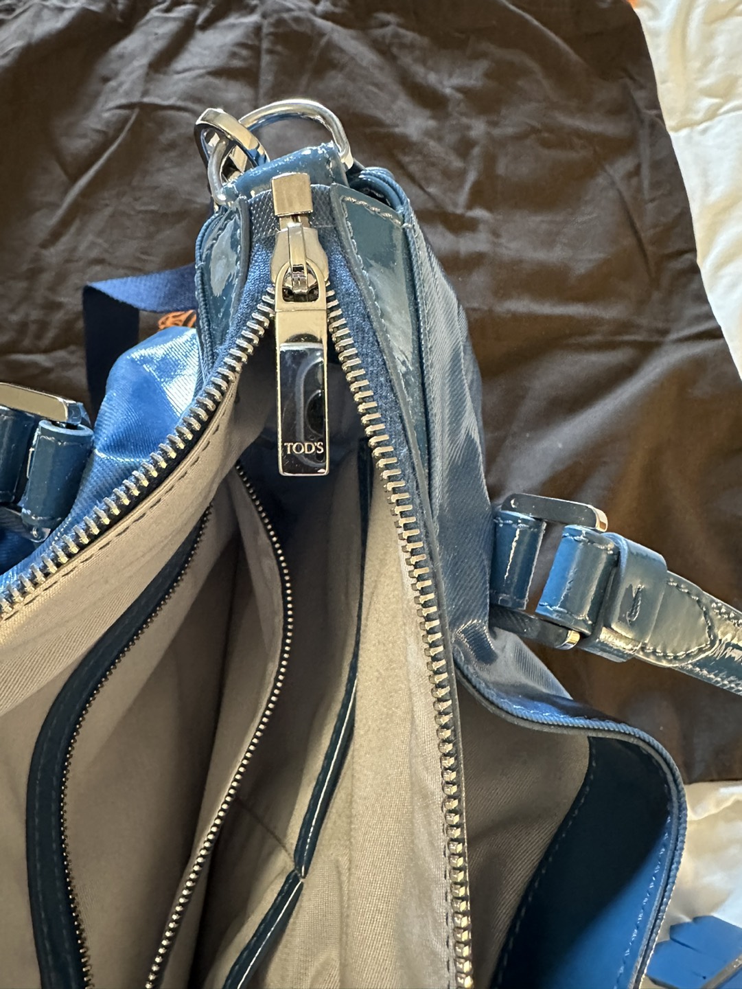 Authentic TODS leather handbag / shoulder tote / crossbody bag image indicator(3)