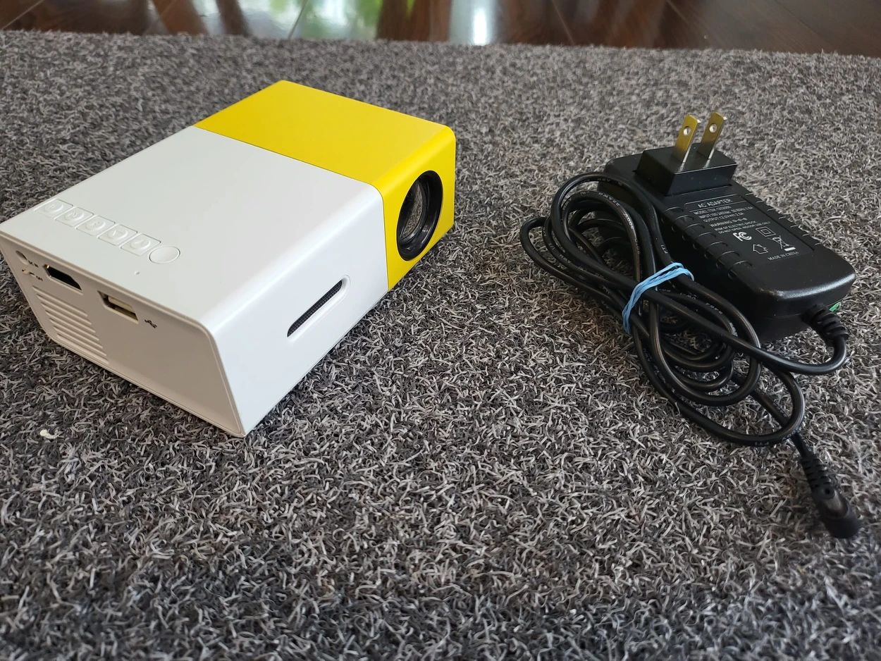 mini projector - photo 3