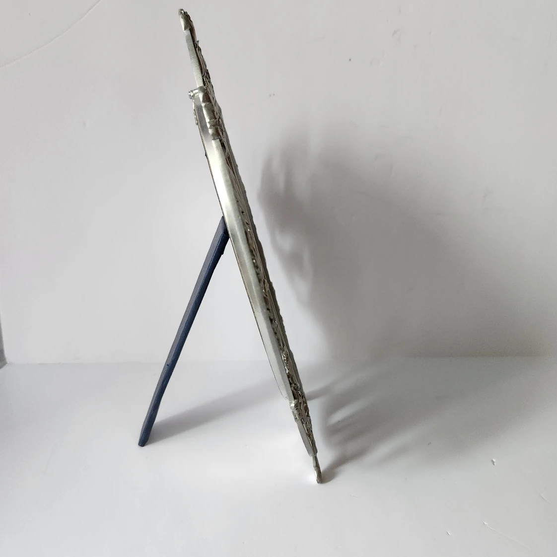 STUNNING SEAGULL PEWTER OVAL FRAME image indicator(3)