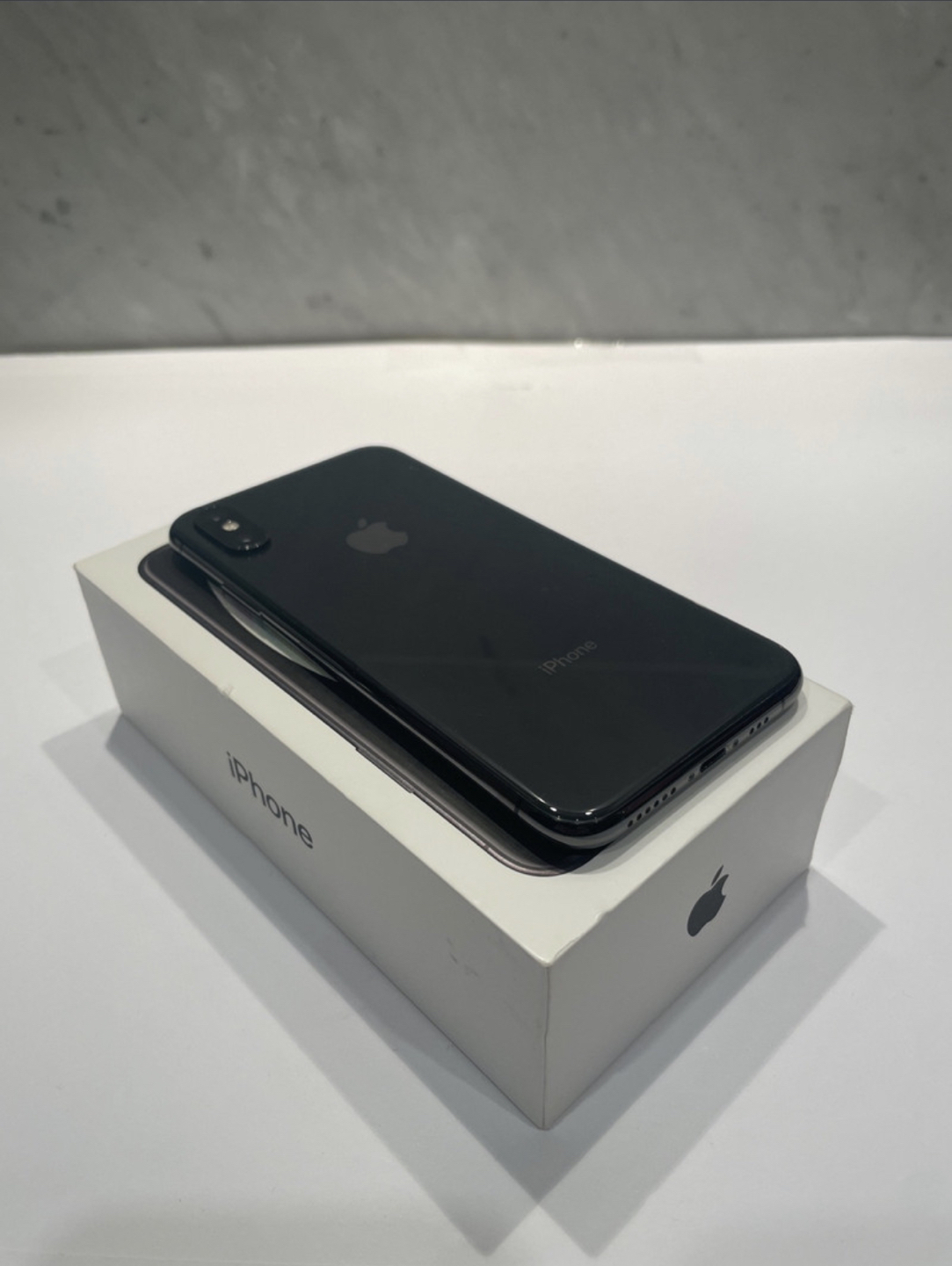 iPhone XS, space grey, 64GB thumbnail
