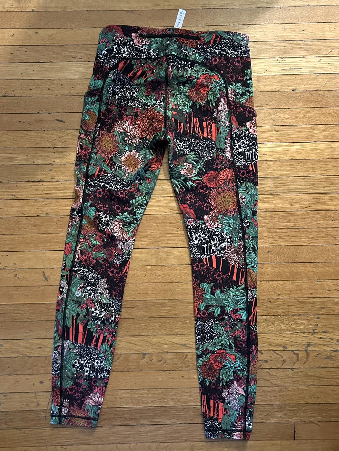 Lululemon Printed Leggings (with side pockets) image indicator(2)