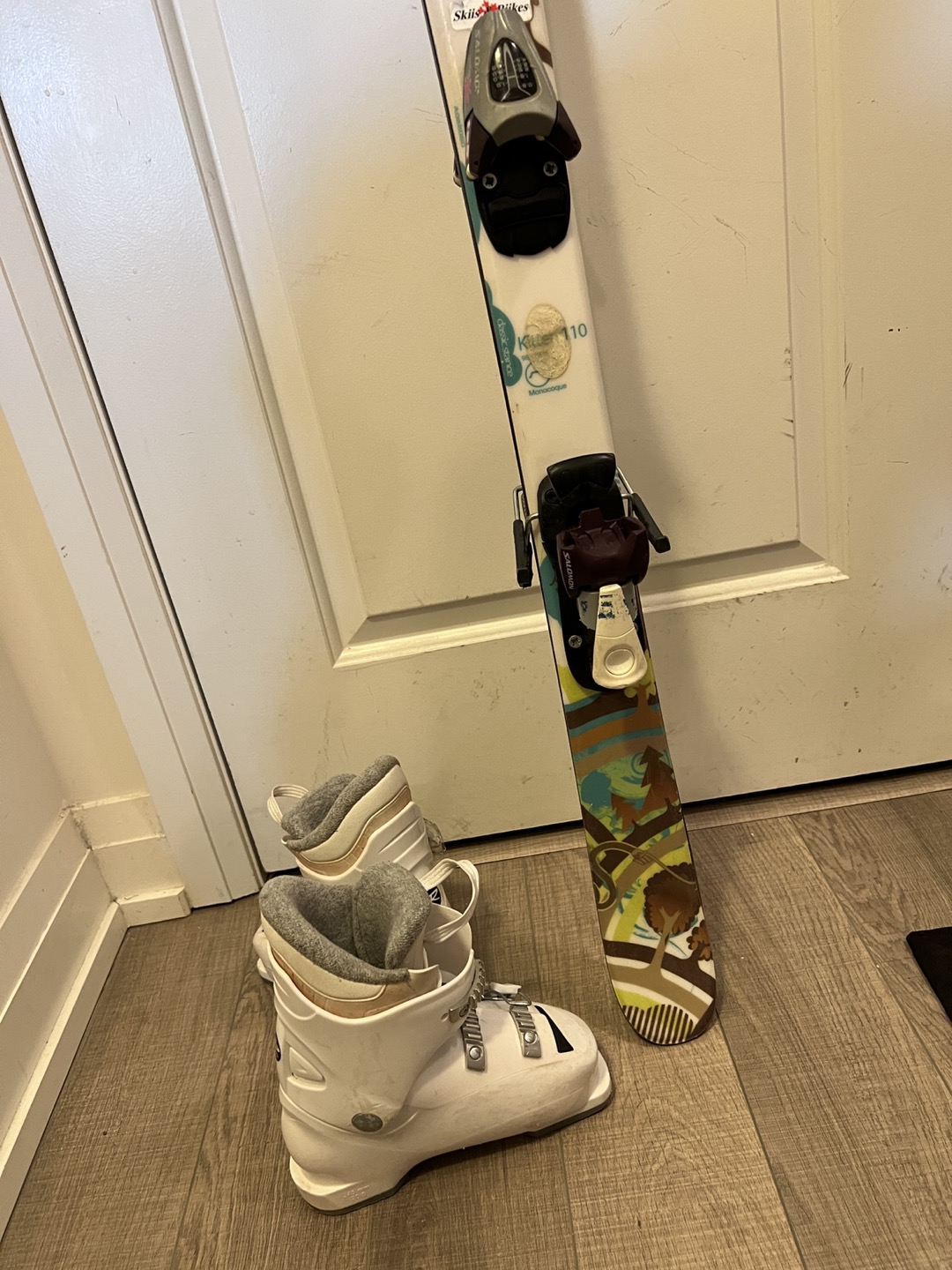 Girls skis and boots image indicator(6)