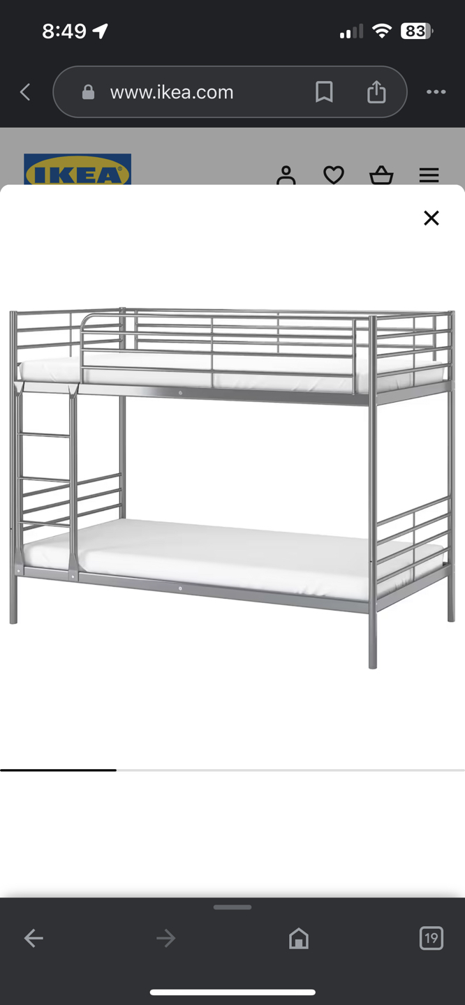 Twin bunk bed
