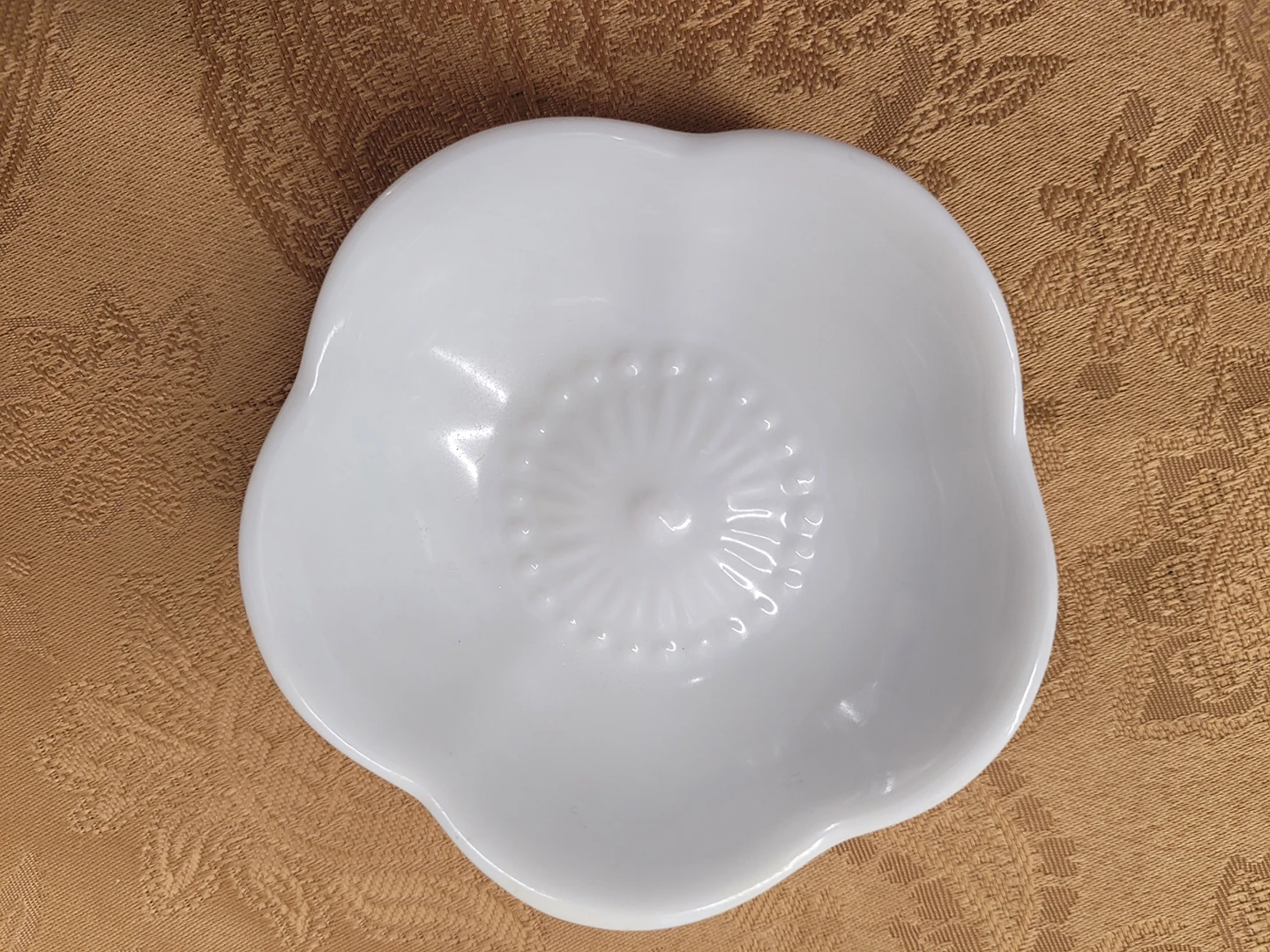 Set of 8 Small Ceramic Dishes thumbnail