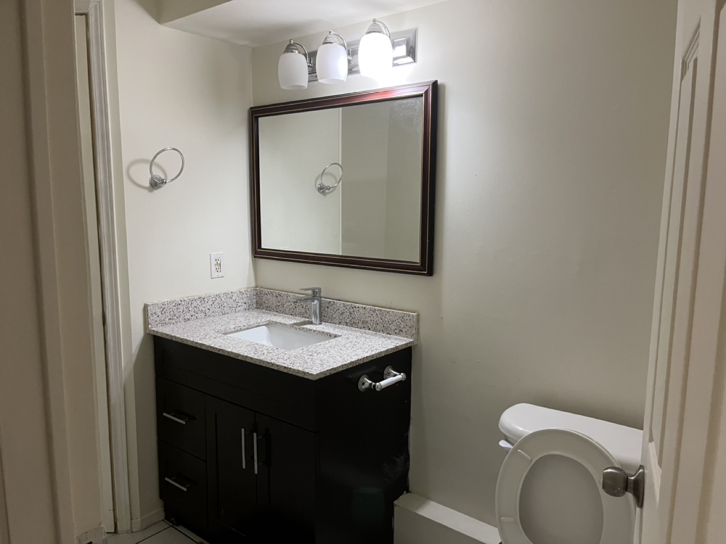 2 bedroom and one bath basement for rent - photo 2
