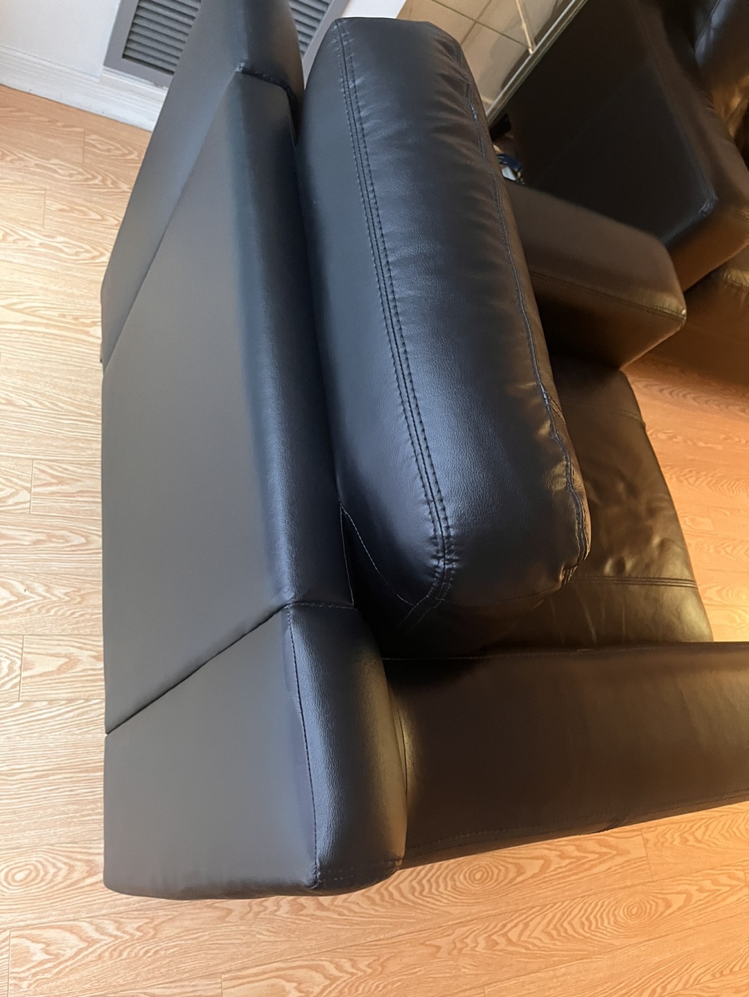 Leather Armchair Like New - photo 3