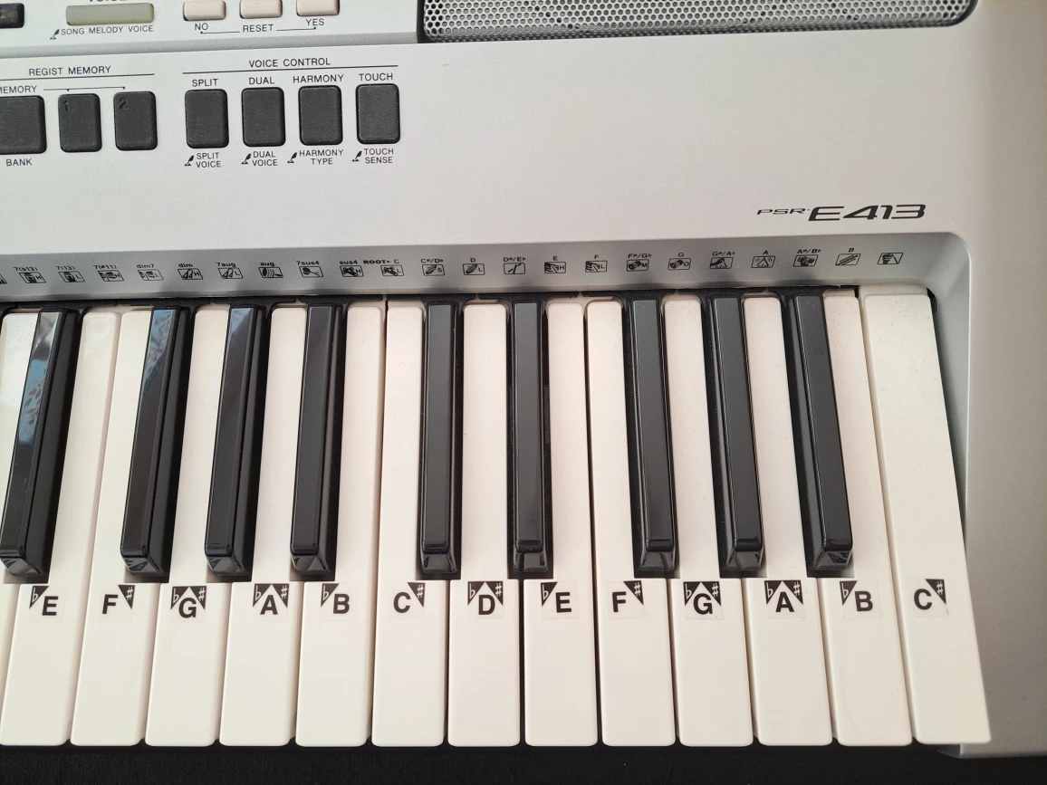 Yamaha Keyboard with stand and manuals - photo 5