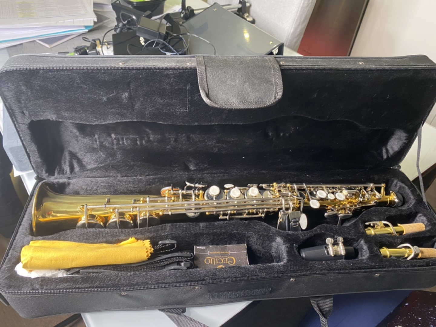 Mendini Bb Soprano Sax with case and accessories thumbnail