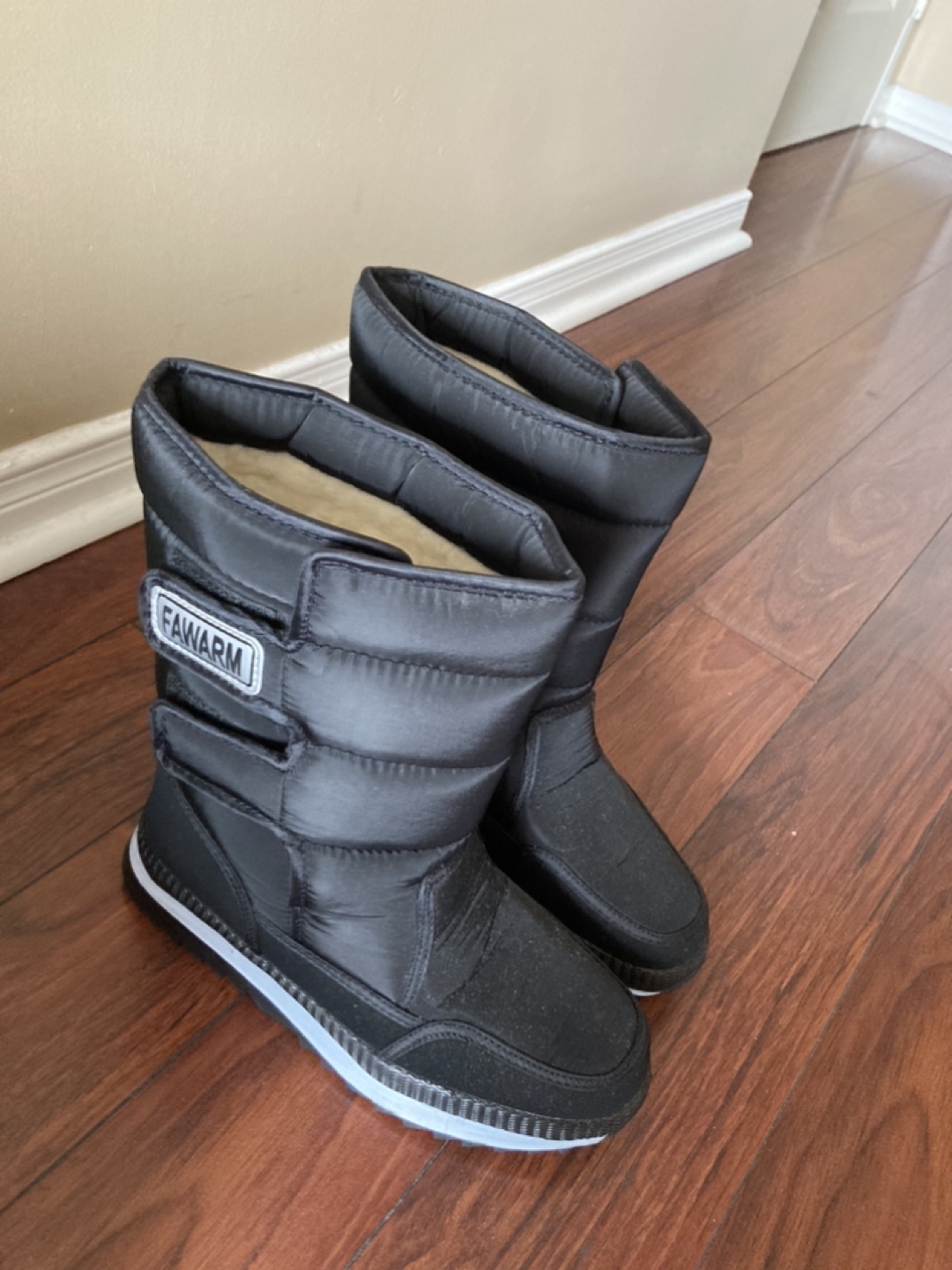Snow boots