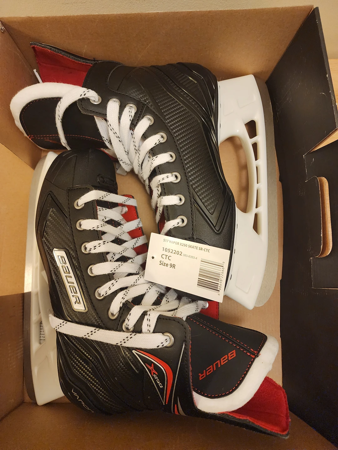 BRAND NEW mens ice skates size 9 image indicator(3)