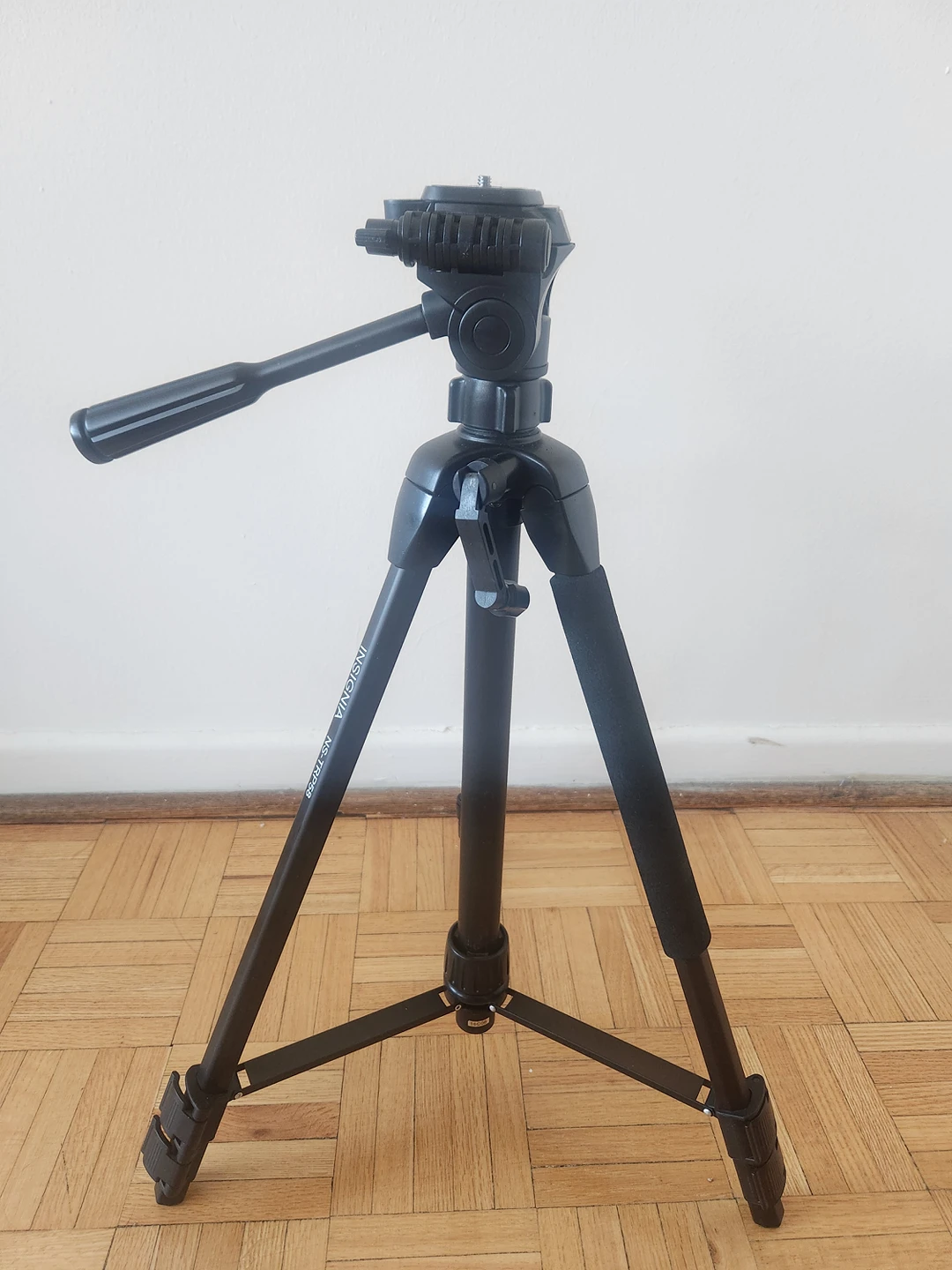Insignia Tripod with Quick Release, adjustable legs and mount - photo 3