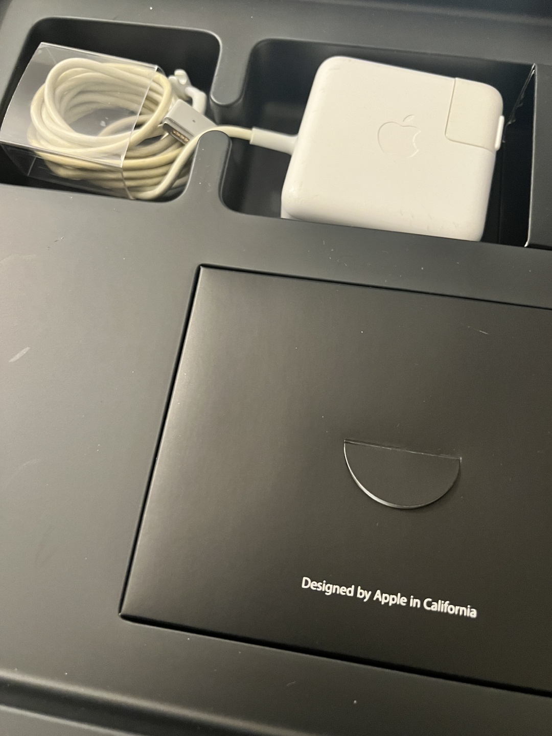 Mac Book Air 2015 with original box image indicator(4)