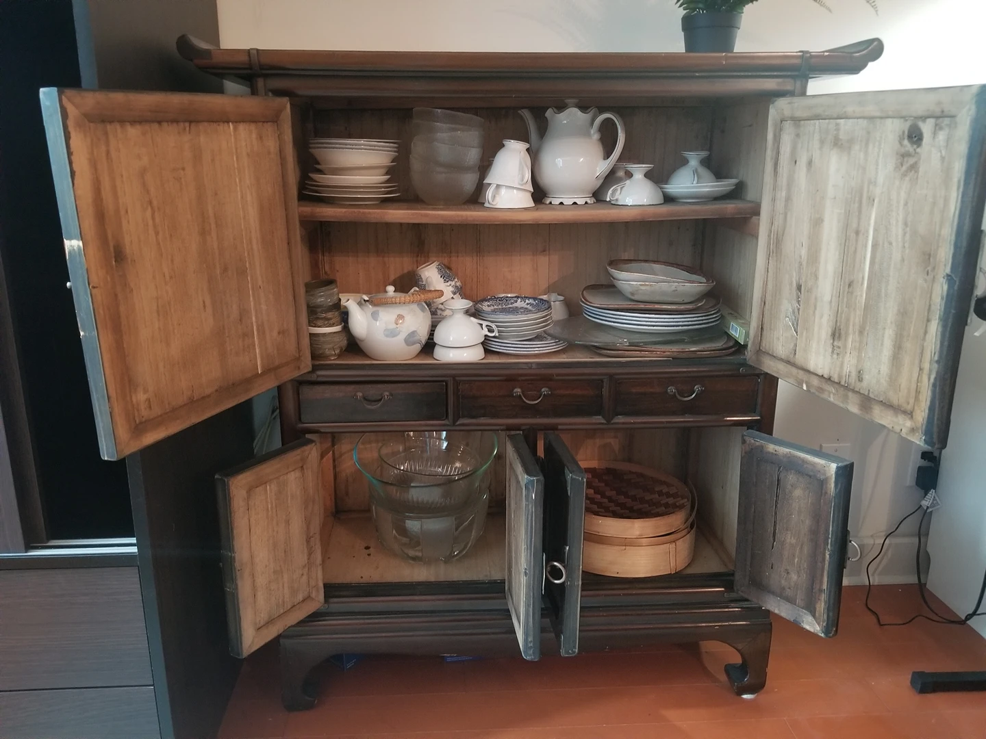 korean tradition furniture for storage. ( Wha-cho-jang) - photo 2