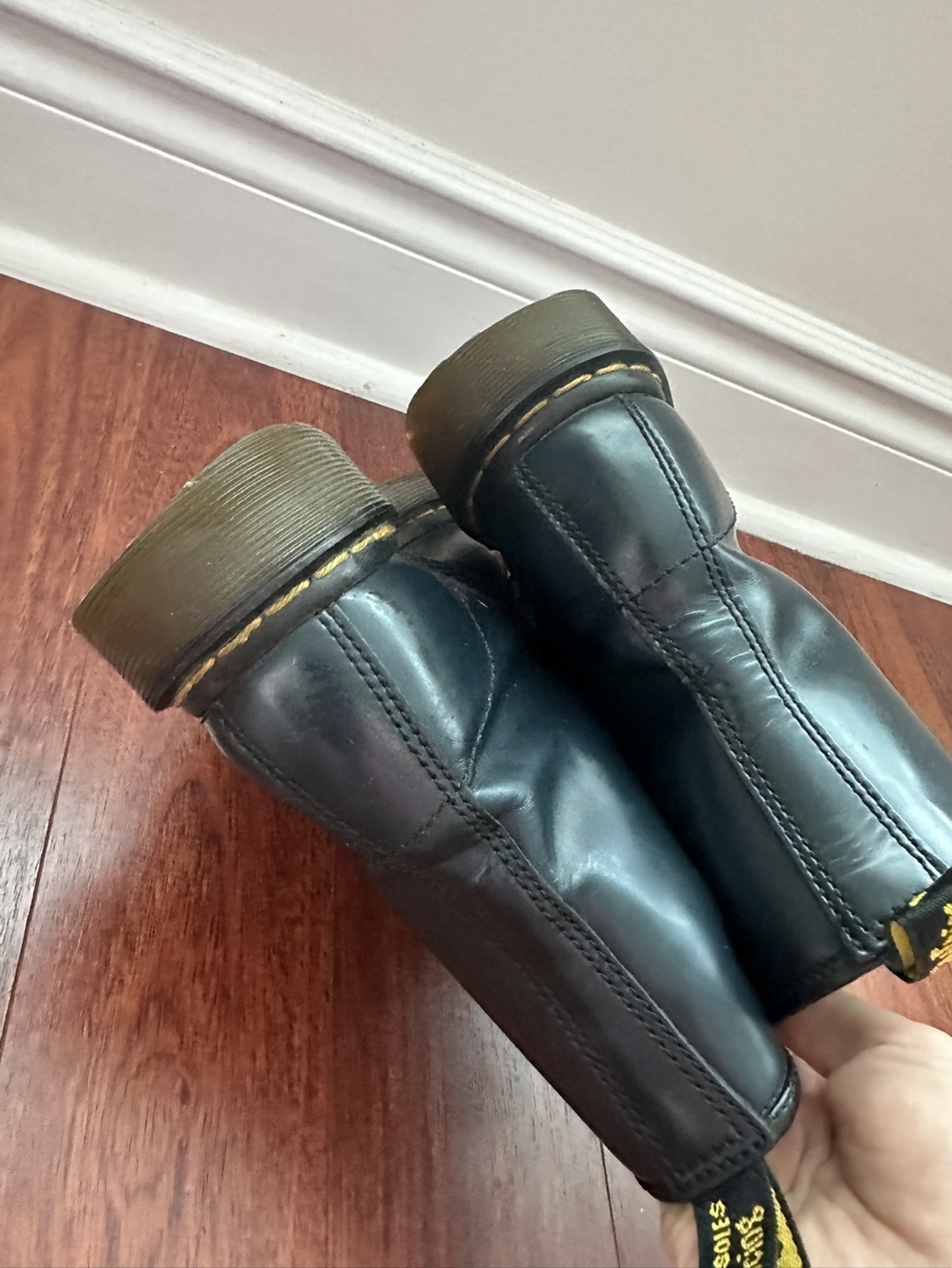 Dr.Martens boots image indicator(3)