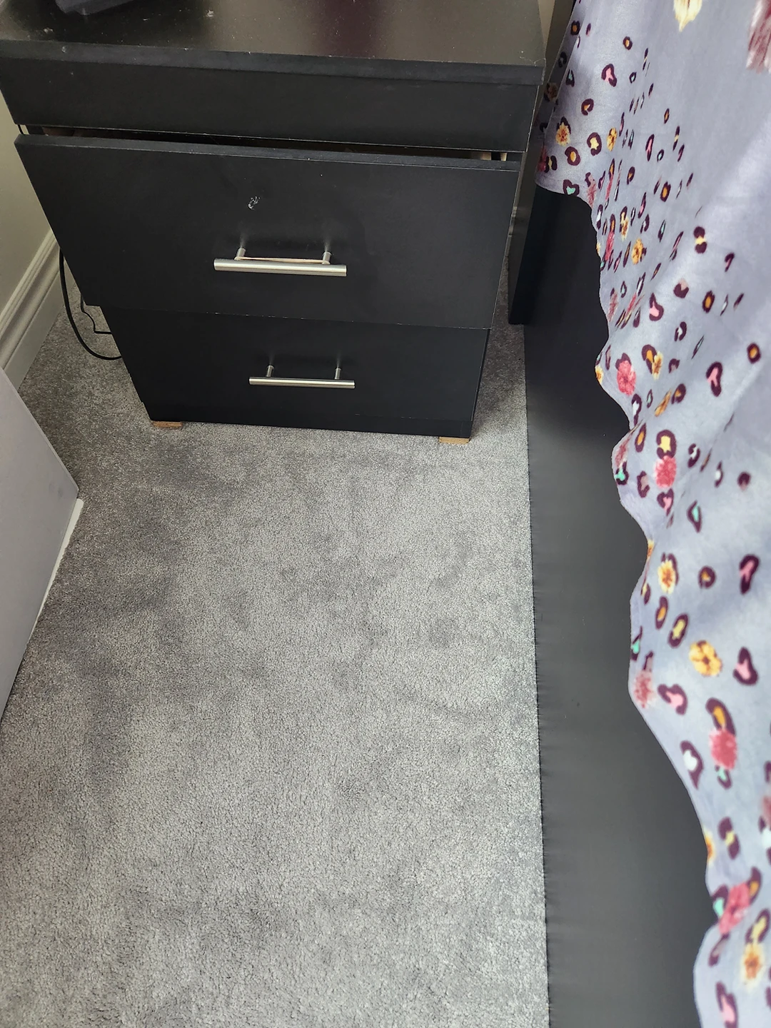 bed with 2 night stand