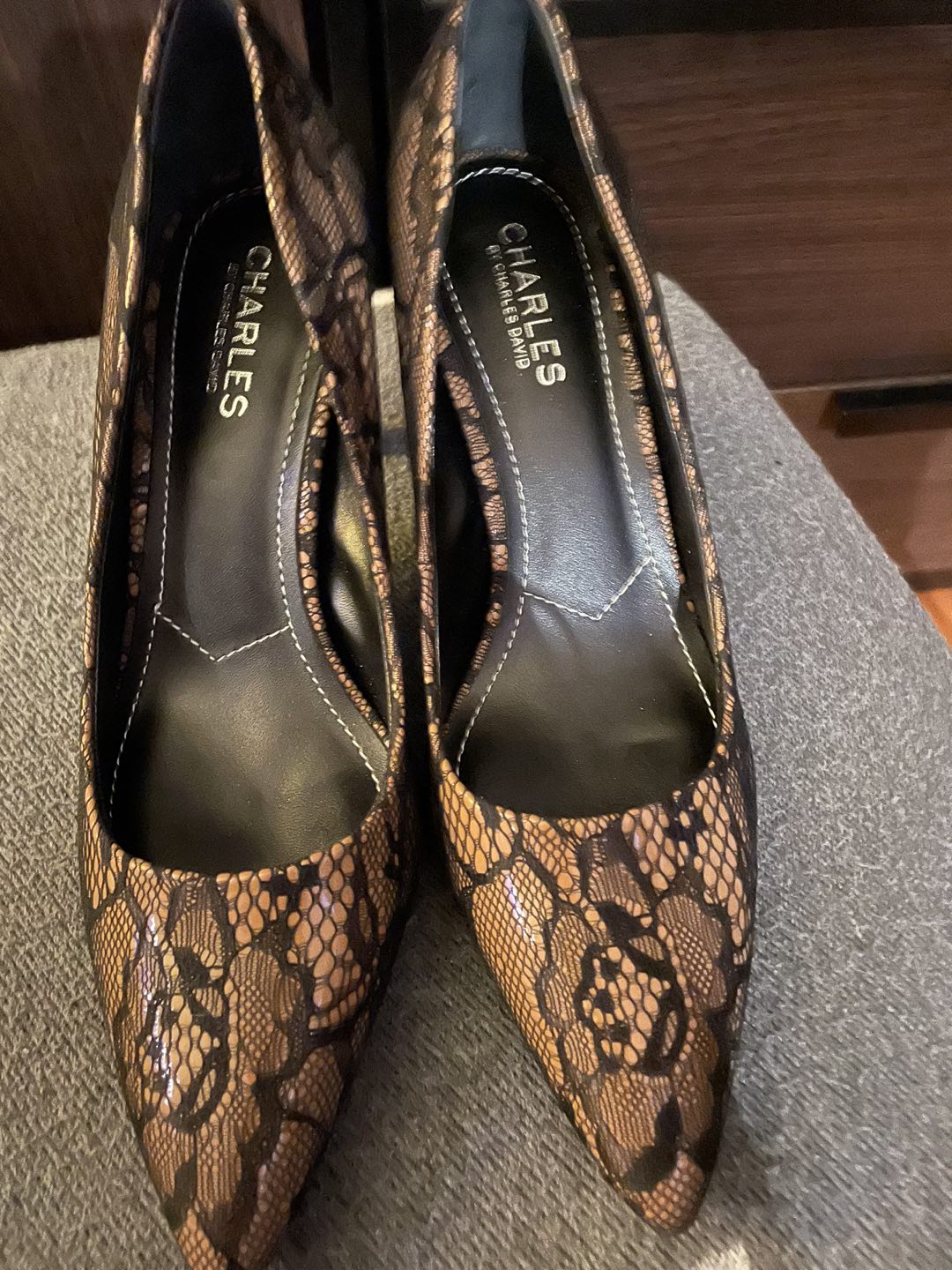 Two-tone casual pumps never wore brand new - photo 2