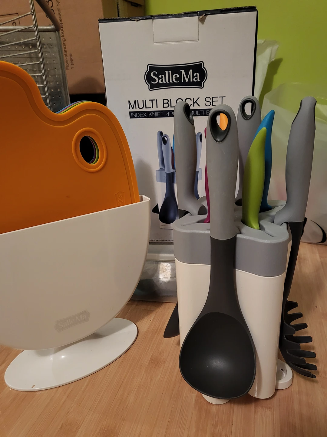 Salle Ma cutting board and knives set