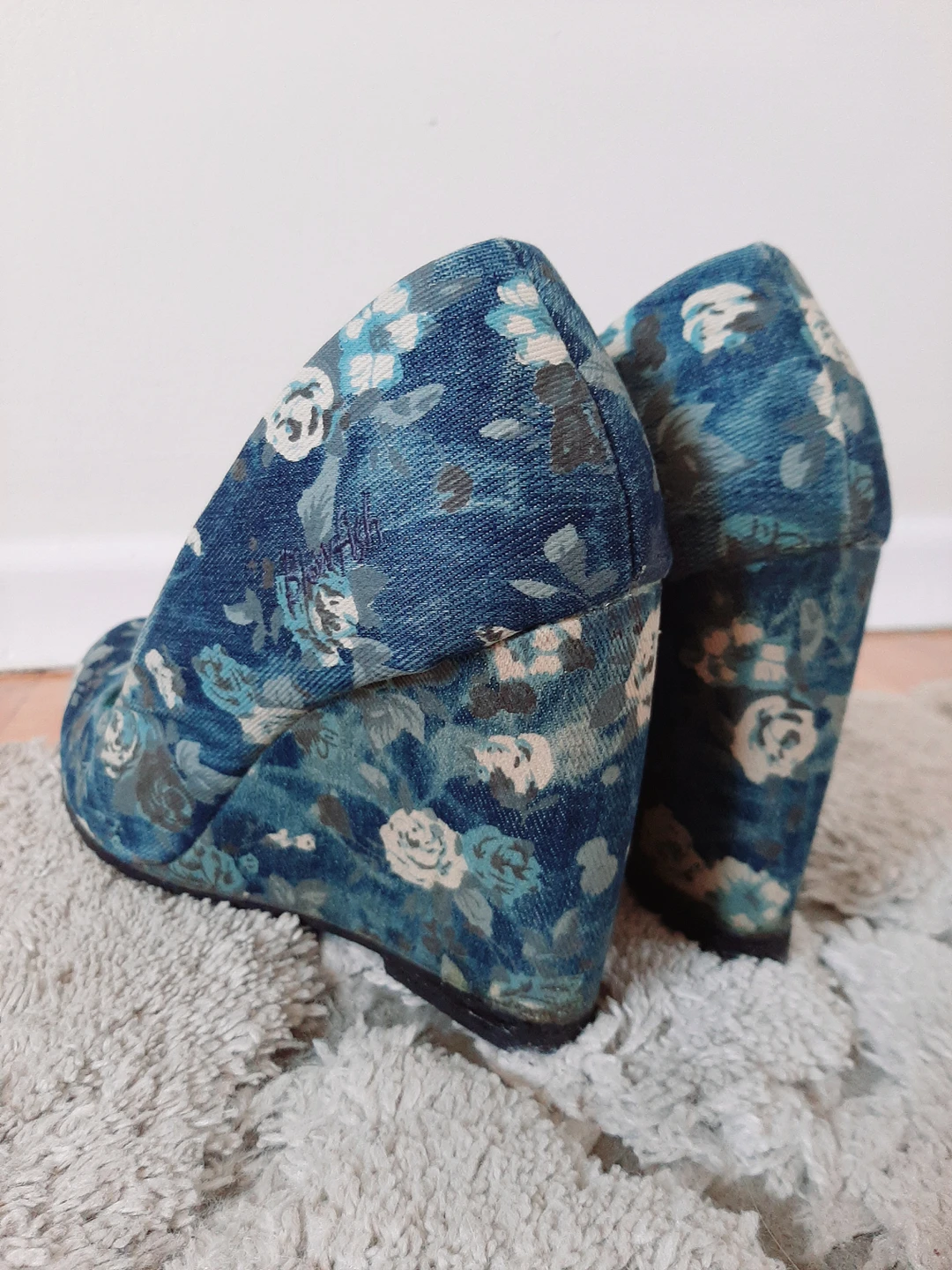 Floral blue wedge shoes image indicator(2)
