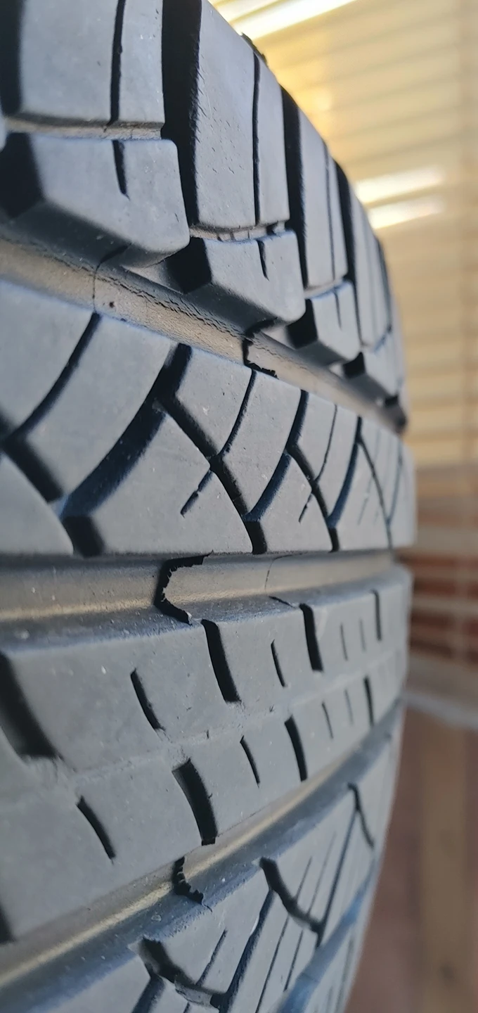 Michelin 225/65R17 All seasons tire - photo 5