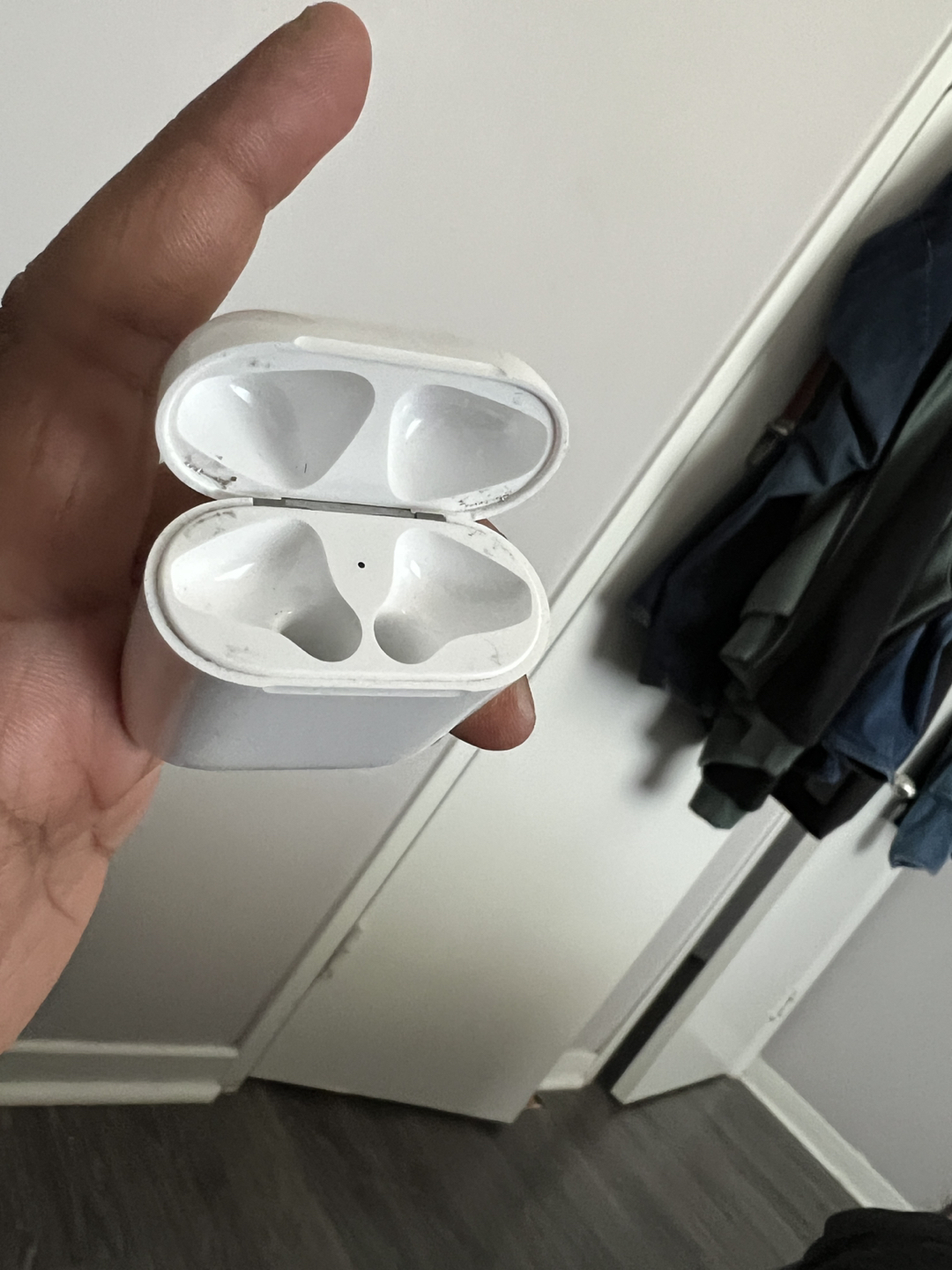Airpods 2nd Generation Charging Case - photo 2
