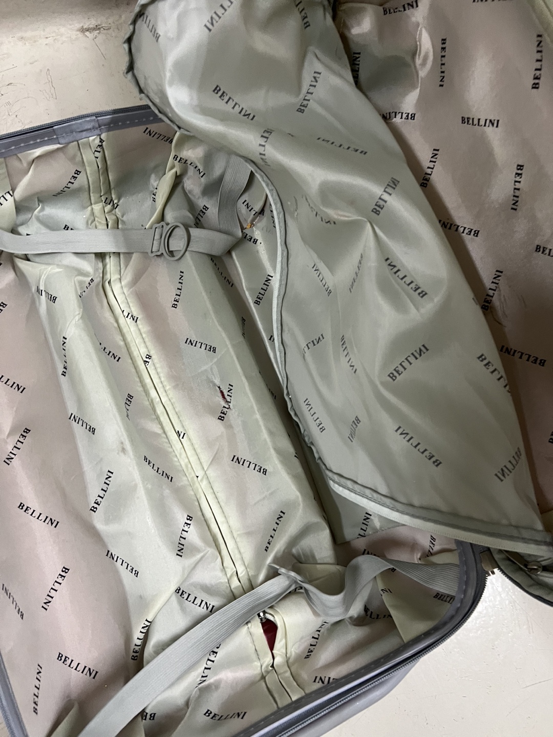 Suitcase 🧳 - photo 4