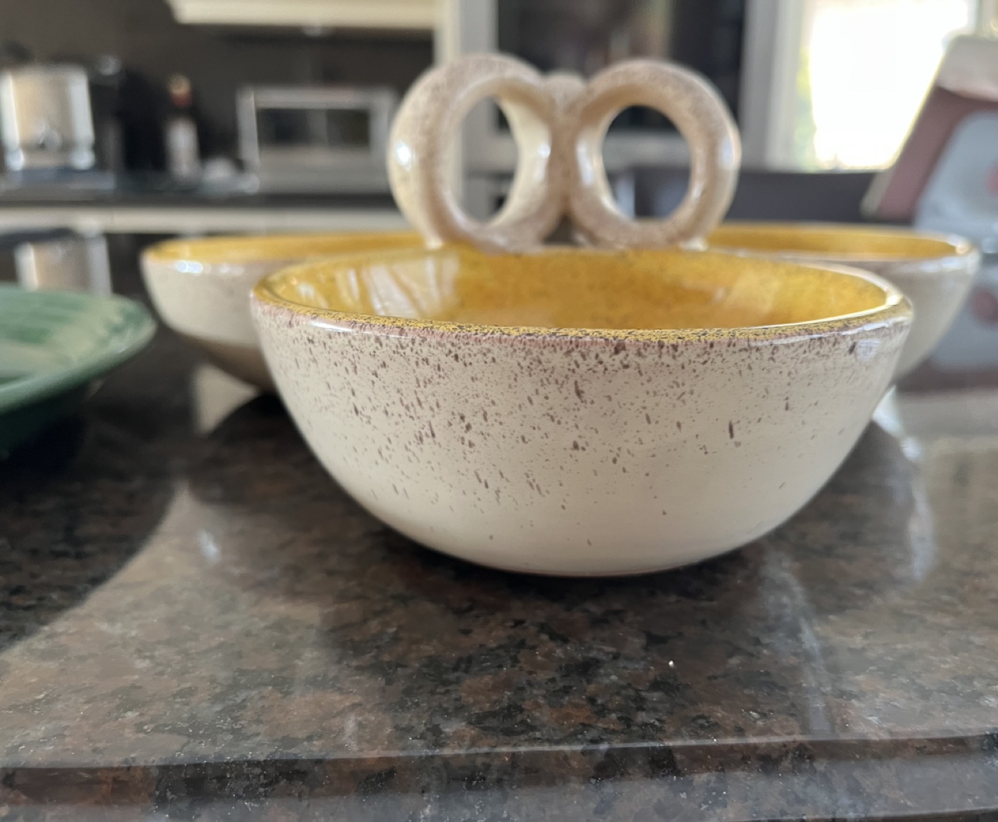 2 Quality Serving Pieces image indicator(3)