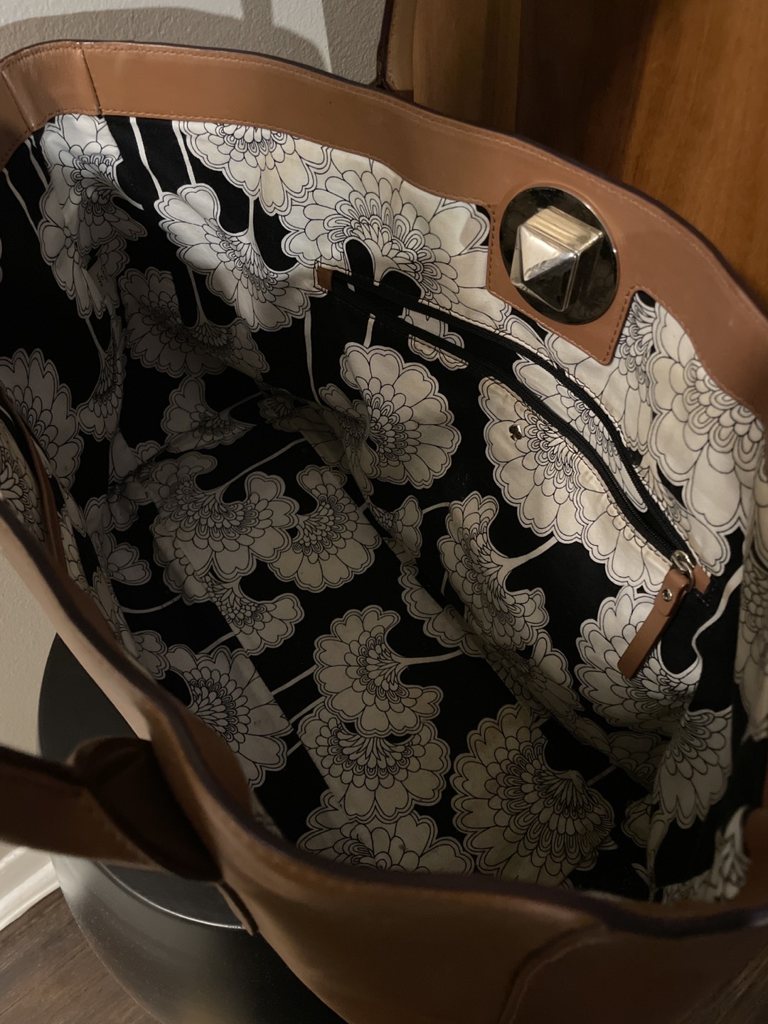 Kate Spade ♠️ leather tote bag image indicator(2)