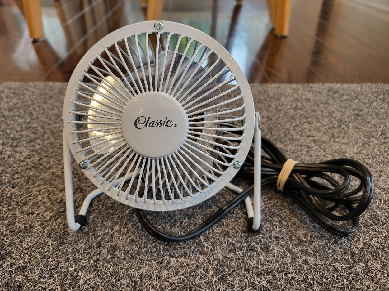 table fan - photo 2